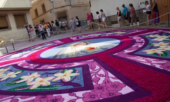 El Corpus y las alfombras de Serrín de Elche de la Sierra, gran promoción para la provincia de Albacete