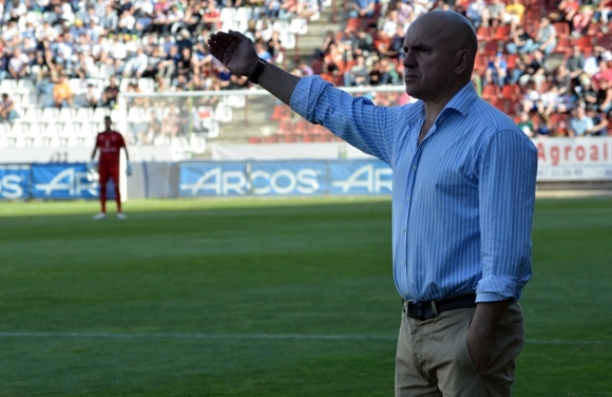Premio a Luis César Sampedro como mejor entrenador del grupo IV de Segunda B la temporada pasada
