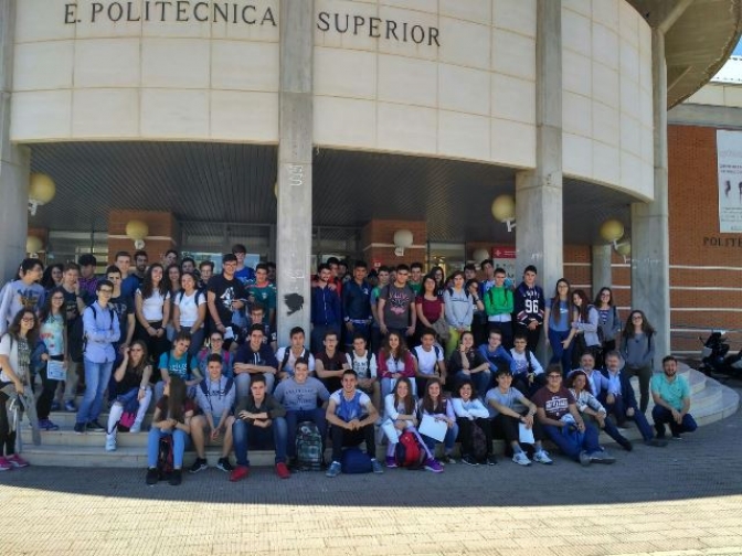 La Escuela Superior de Ingeniería Informática en Albacete continua con la campaña ‘La Hora del Código’