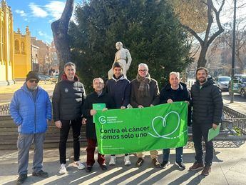 Concejales de Albacete apoyan la colocación de brazaletes de esperanza para concienciar sobre el cáncer