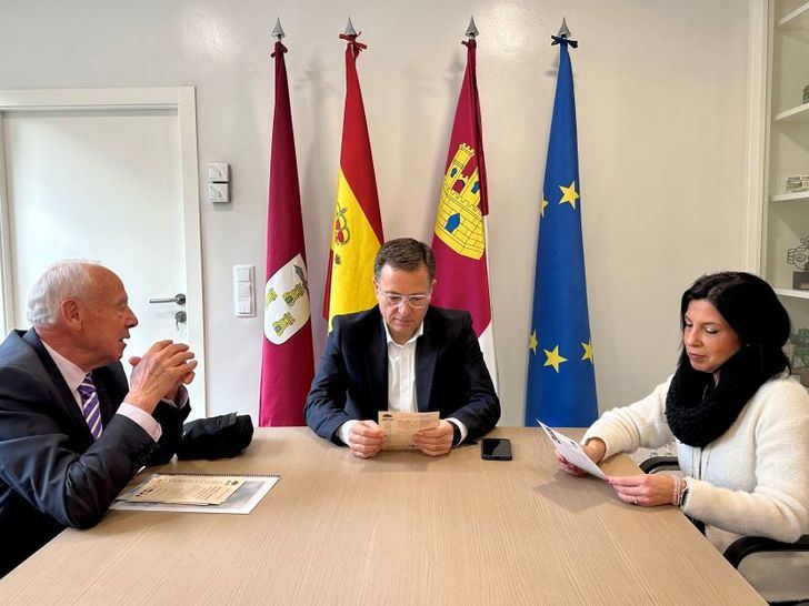 El alcalde de Albacete destaca la labor de Aluex en la inclusión de personas mayores