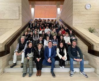 Estudiantes daneses visitan el Ayuntamiento de Albacete en un intercambio cultural