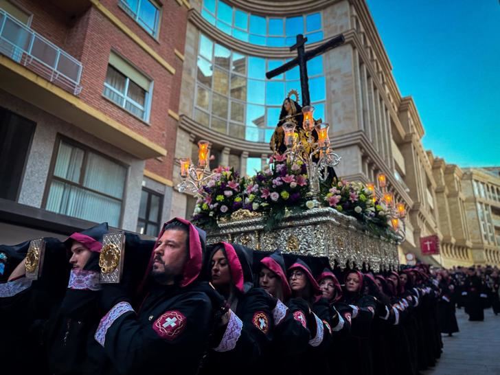 La Procesión del Santo Entierro de Albacete llena las calles de emoción