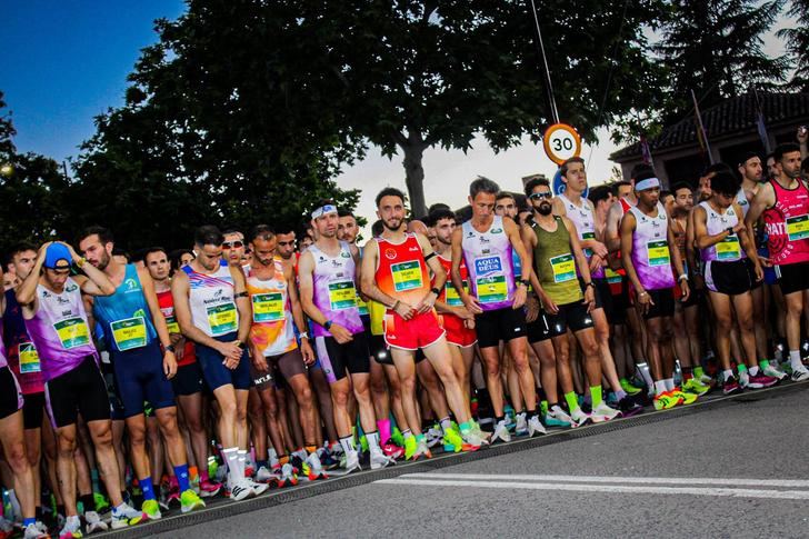 El alcalde de Albacete Serrano califica de “éxito impresionante” la 10K Nocturna de Albacete, que bate su propio récord con 4.200 corredores y 20.000
