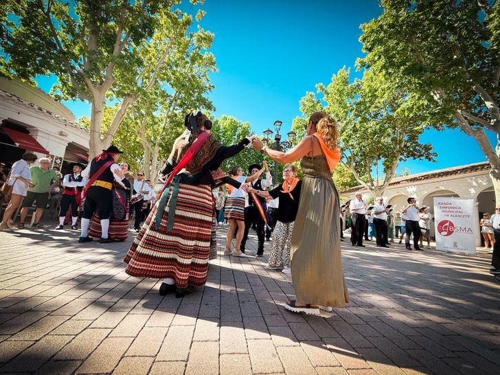 Elena Serrallé celebra la Fiesta del Pasodoble en Albacete junto a la Banda Sinfónica Municipal