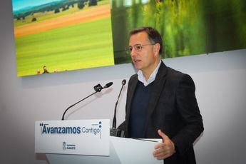 El alcalde Manuel Serrano inaugura la exposición ‘Huella Europa’ en Albacete por el 40º aniversario de la adhesión a la UE