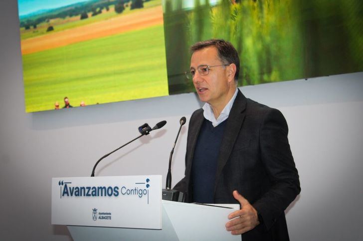 El alcalde Manuel Serrano inaugura la exposición ‘Huella Europa’ en Albacete por el 40º aniversario de la adhesión a la UE