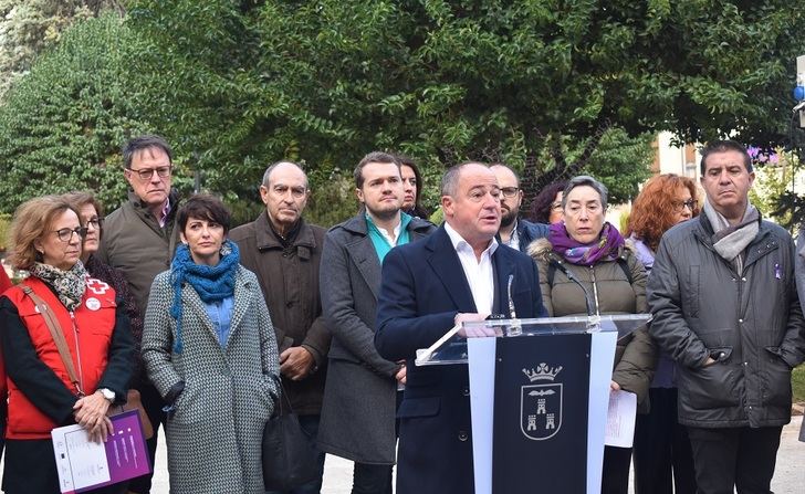 Emilio Sáez, alcalde de Albacete: “Cada vez más, las mujeres se liberan del miedo y buscan apoyos para escapar de la violencia”