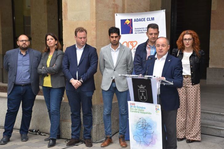 El alcalde manifiesta el compromiso del Ayuntamiento de Albacete “para garantizar que todo lo que se haga en nuestra ciudad sea para todos y todas” 