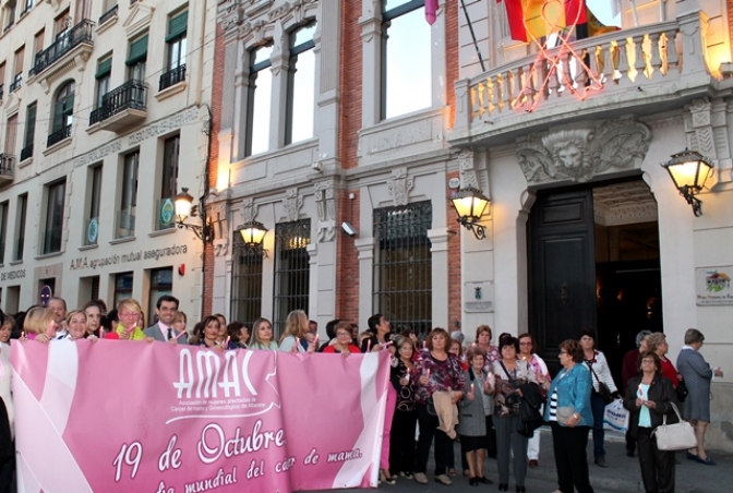 Amac celebró su marcha contra el cáncer de mama por las calles de Albacete