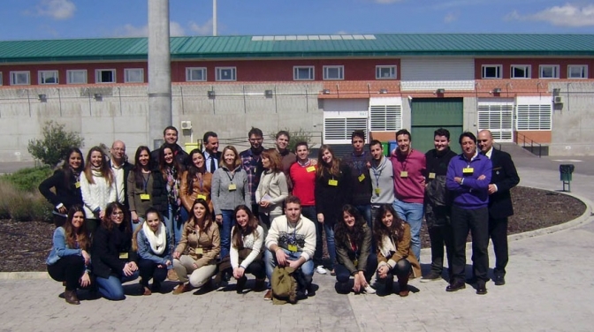 Alumnos de Derecho de Albacete visitan el centro penitenciario Madrid VII