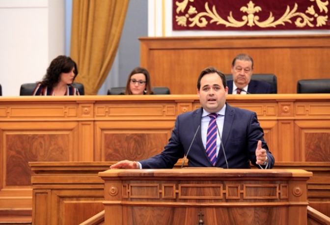 Francisco Núñez, con 75.000 euros de ingresos, el político albaceteño mejor pagado del parlamento regional