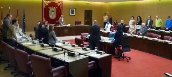 El pleno del Ayuntamiento de Albacete homenajea a los militares fallecidos en Los Llanos con un minuto de silencio