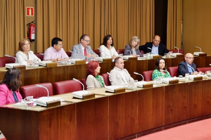 El PSOE acusa al equipo de Gobierno municipal de “poner en peligro empleos de trabajadores que prestan servicios al Ayuntamiento”