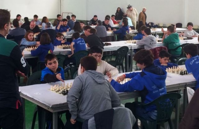 Cientos de personas participan en el Regional de ajedrez de El Bonillo, que ganó Víctor Fernández