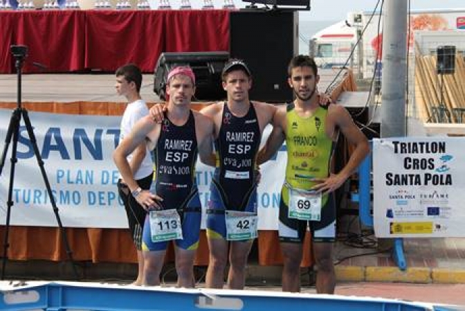 Los triatletas rodenses Víctor y Jesús Ramírez Vinuesa, campeones del triatlón Santa Pola 2014