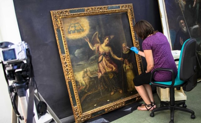 Comienza la restauración de las obras de la exposición “Cervantes soldado y poeta”, en Toledo