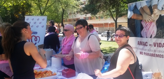 Cientos de personas se dan cita en el  ‘Zumba-le al Cáncer’ organizado por AMAC