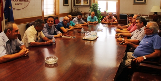 El presidente de la Diputación de Albacete traslada a los pequeños agricultores su complicidad en el apoyo al mundo agrario