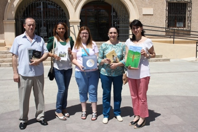 Diputación dona 200 libros para el mercadillo solidario de Afanion de La Roda