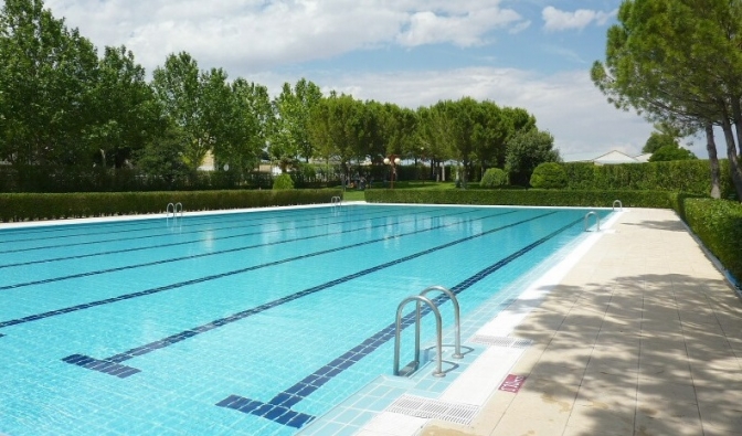 Salvan la vida de una niña de 4 años en Tarazona (Albacete) tras estar sumergida en la piscina municipal