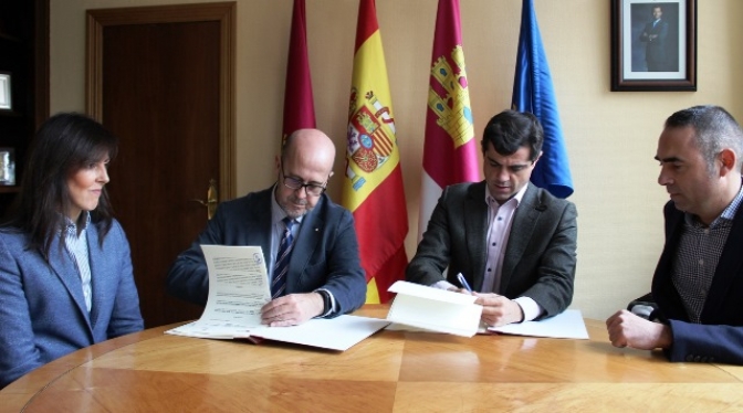 El Ayuntamiento y Cruz Roja Española firman un convenio para garantizar el desarrollo de la ‘Tarjeta monedero’ en Albacete