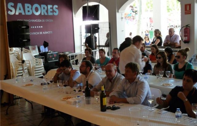 La bodega Vinos Dehesa de Los Llanos participa en las catas comentadas de Diputación