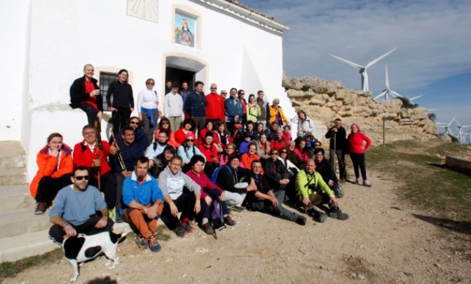 Sol y molinos en Caudete en la VII Ruta Provincial de senderismo organizada por la Diputación