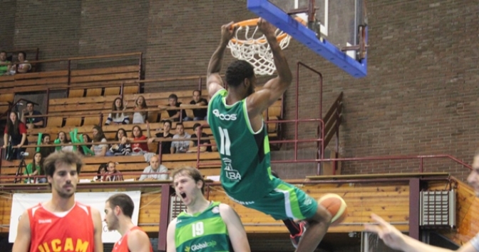 Triunfo del Albacete Basket contra el UCAM Murcia en el inicio de la fase de ascenso a LEB (77-60)