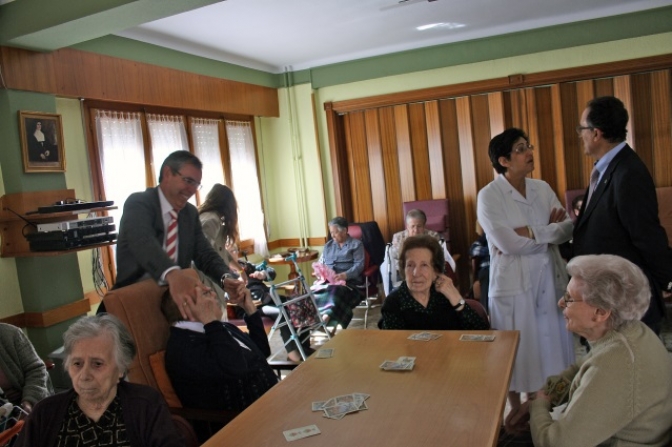 Visita institucional a la Residencia ‘Virgen de los Remedios’ y Cáritas de La Roda
