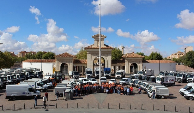 La flota de vehículos para la limpieza viaria y la recogida de basuras se renueva en Albacete