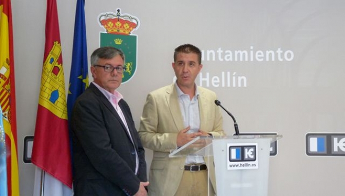 El convenio entre la Diputación de Albacete y el Ayuntamiento de Hellín permitirá reparar y rehabilitar viales
