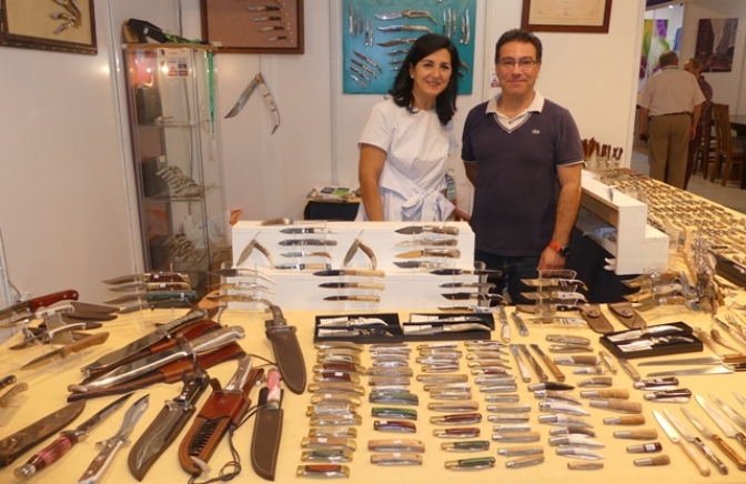 Visita a los artesanos de Albacete en Farcama de representantes de Ciudadanos