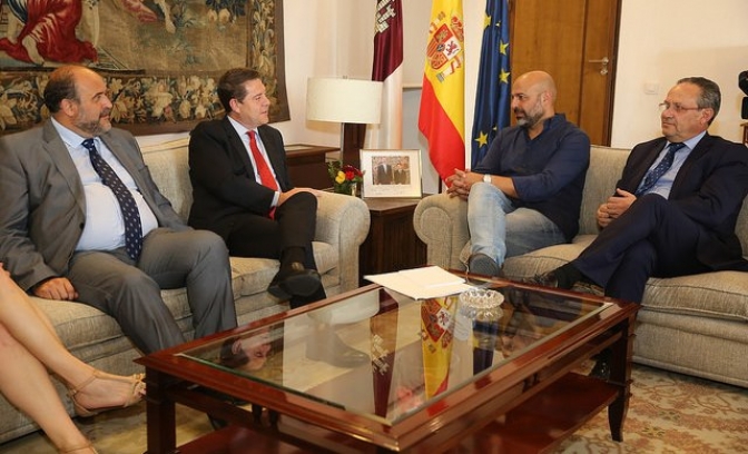 Echa a andar el presupuesto de Castilla-La Mancha, donde se pasa de la ruptura al pacto de gobierno