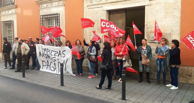 Las trabajadoras de la limpieza de la residencia del Paseo de la Cuba seguirán de huelga hasta que les paguen sus nóminas