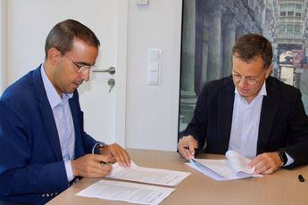 El alcalde Manuel Serrano firma un crédito de 20 millones con Globalcaja para inversiones municipales