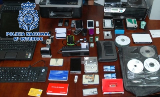 Detenida una mujer en Albacete por un delito de estafa por uso fraudulento con tarjetas bancarias
