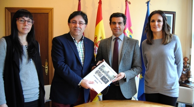 La Banda Sinfónica Municipal de Albacete ofreció 81 conciertos en 2015 y recibe la felicitación del alcalde