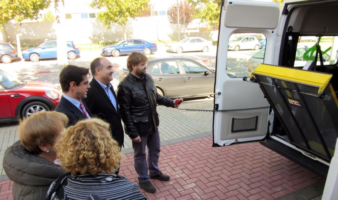 La Junta dona un vehículo a la Asociación de Parkinson de Villarrobledo