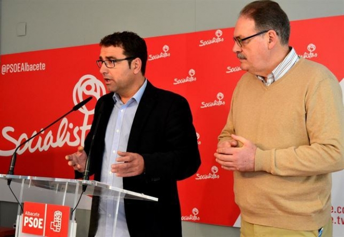 Belinchón (PSOE) se compromete a modificar el pliego de condiciones de la plaza de toros