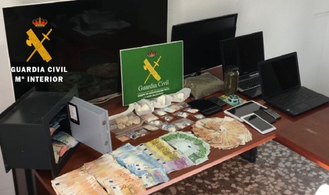 La Guardia Civil de La Roda detiene a tres personas por tráfico de drogas y desactiva la venta en Villamalea y Madrigueras