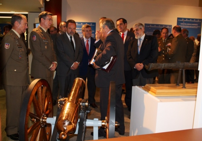 Labrador visita la exposición ‘No solo cañones! 250 años de innovación en materiales de artillería’
