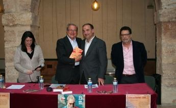 Donación de un importante fondo bibliográfico en Villarrobledo y presentación de la novela de Justino Martínez