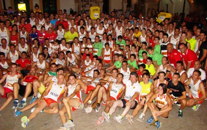 La carrera nocturna de Los diez kilometrichos de Tarazona de La Mancha da continuidad al Circuito Provincial de Carreras Populares