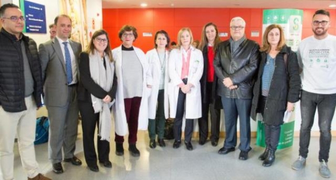 Los usuarios de centros de salud de Castilla-La Mancha reciben información para pedir cita online