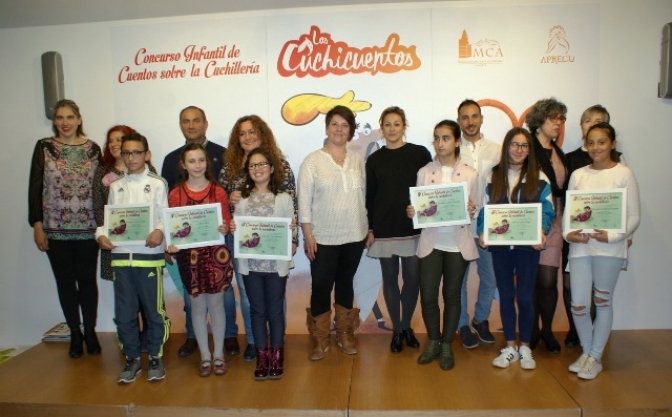 Alejandra Gil (CP Simón Abril) y Dolores Rodríguez (Diocesano)  ganadoras del IV Concurso Infantil sobre la Cuchillería