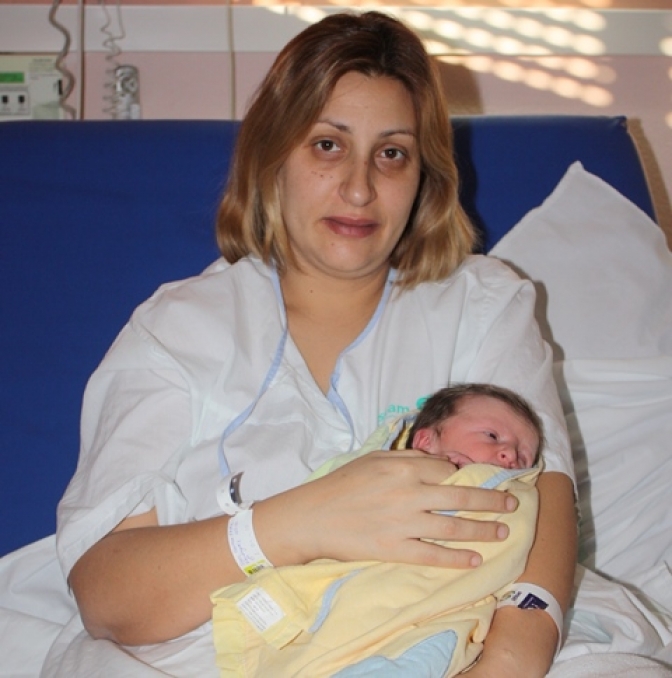 El primer bebé nacido en Albacete en el 2015 se llama Jairo Serrano y sus padres residen en Ledaña