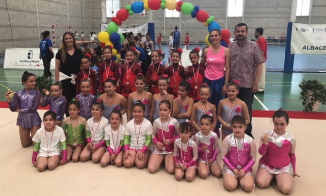 Decenas de niños y niñas participan en las olimpiadas del colegio María Moliner de Albacete