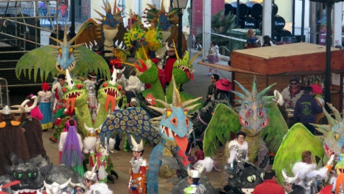 El Carnaval de Villarrobledo vive sus horas más intensas de color, música y diversión (galería fotos)
