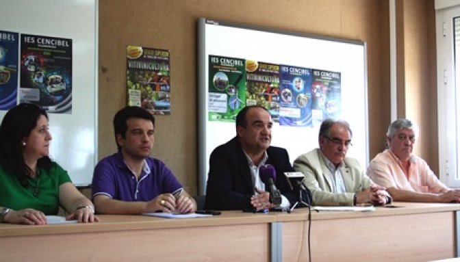 El alcalde de Villarrobledo considera histórico que la ciudad acoja el ciclo de Grado Superior de Vitivinicultura